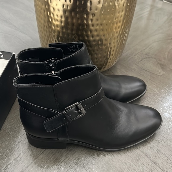 Naturalizer Ronan Ankle Boot - Picture 4 of 10